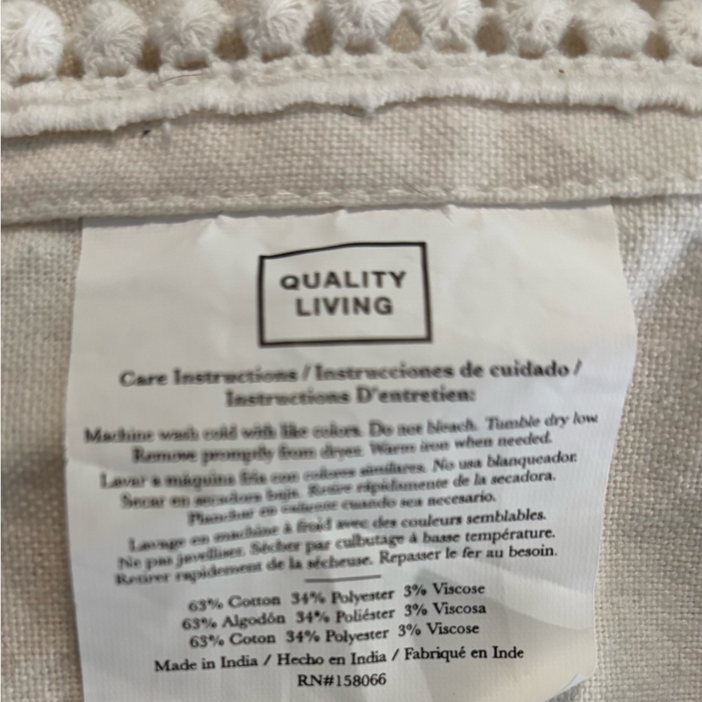 White Lace Trimmed Fabric Napkins. 18” x 18”. Off white. - Picture 5 of 5